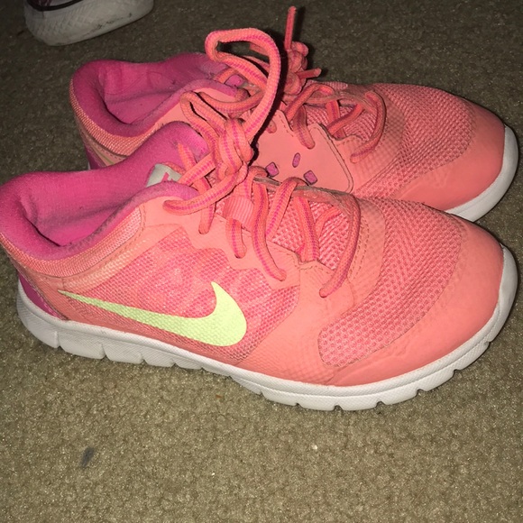 Nike used but still in excellent condition - Picture 2 of 2